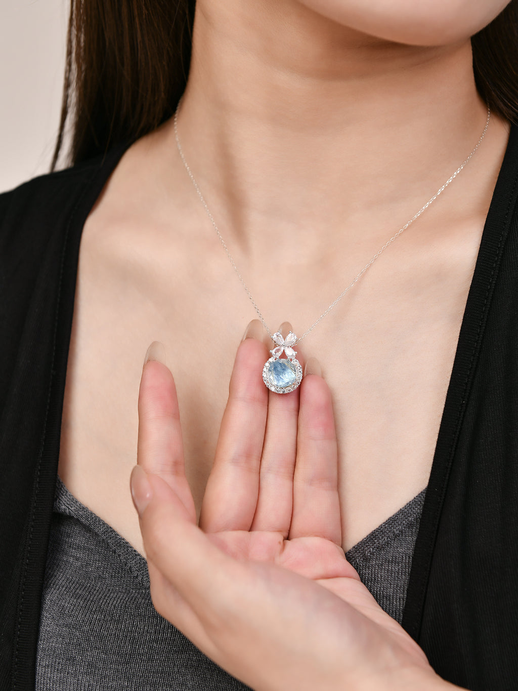 アクアマリンペンダントトップネックレス